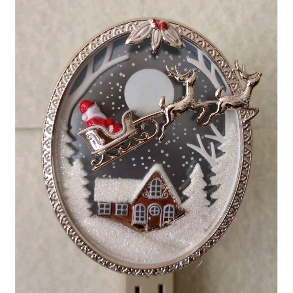 Bath & Body Works‎ Santa Sleigh Reindeer Winter Wallflower Diffuser Nightlight